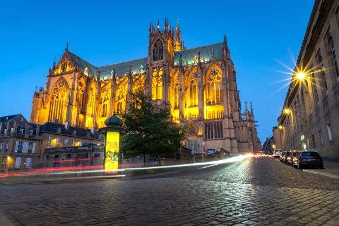 La cathédrale de Metz illuminée de nuit